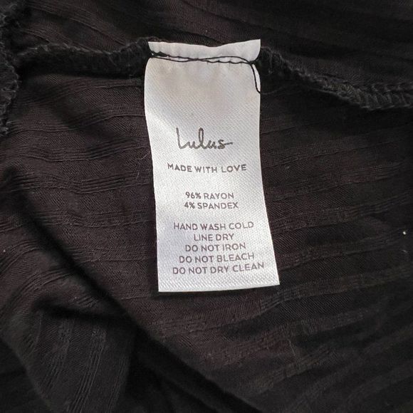 NWT LULUS Black Gwynne Ribbed V-Neck Ruffled Cropped Tank‎ Top (S) - Picture 7 of 8